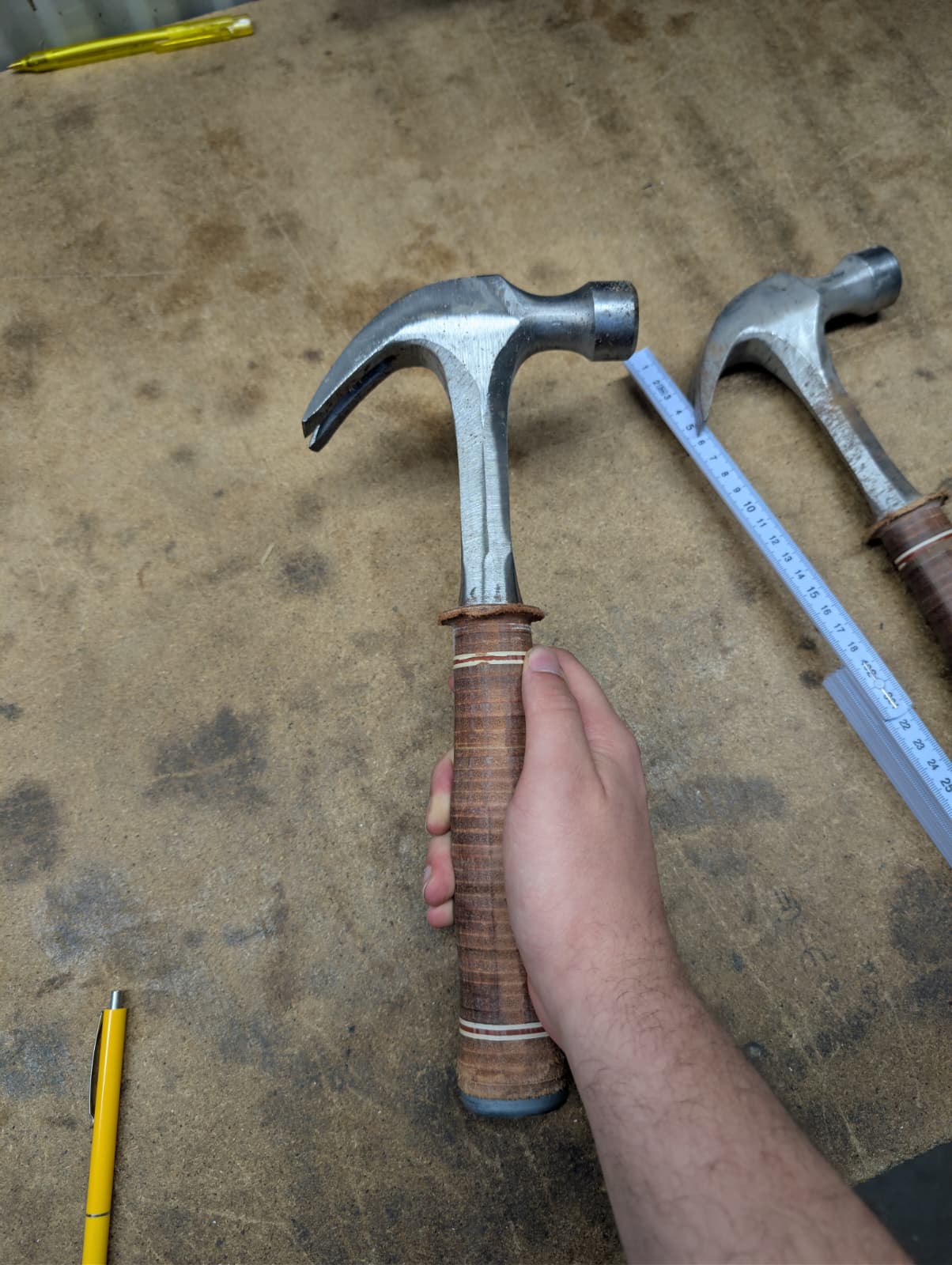 Fundstück: 2x Hammer massiv, über 1kg