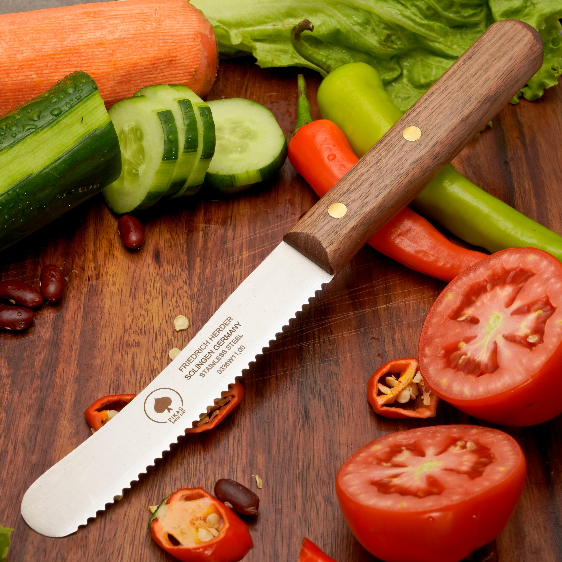 Buckelsmesser Brotmesser Solingen – Walnuss Holzgriff mit Wellenschliff